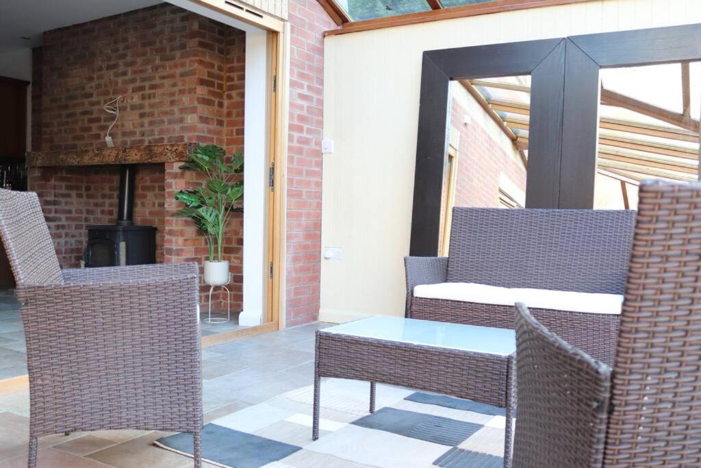 Cosy 3 Bedroom 2 Bathroom House With Parking Sheldon  Exterior photo